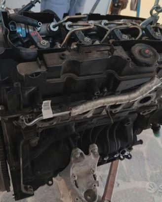 Motore BMW B47 con pistone crepato 