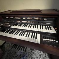 Organo eletttonico  P 600 