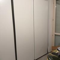 Armadio IKEA PAX con ante scorrevoli