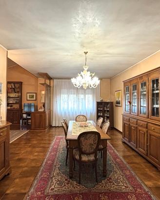 Villa singola in centro con ampi spazi ZS312