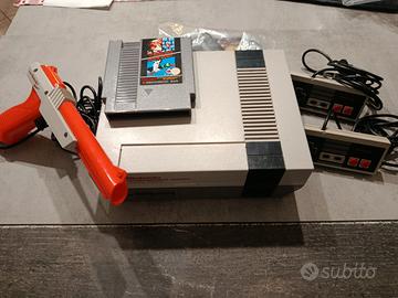 Nintendo NES completa perfettamente funzionante