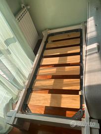 Letto singolo in legno massello