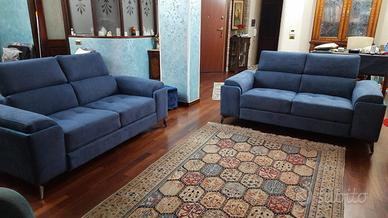 Coppia divani con pediera estraibile