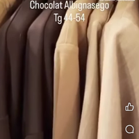 Parete attrezzata salotto o negozio abbigliamento