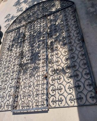 Cancello o inferriata in ferro battuto