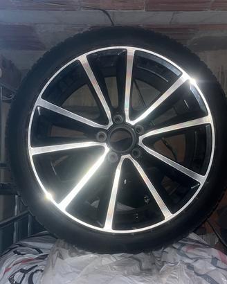 Set cerchi e gomme Mercedes -benz.