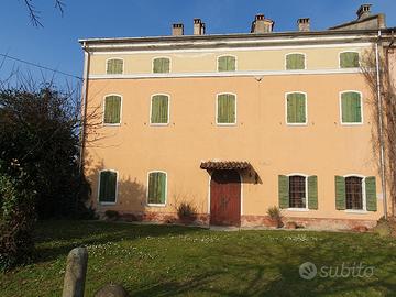 Casa padronale del 1580 con ampio terreno