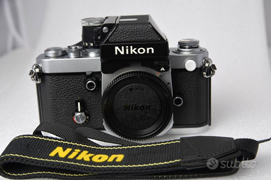 NIKON F2 A ARGENTO CON ESPOSIMETRO PHOTOMIC DP11