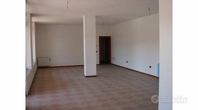 Immobile di 110 m² con 1 locale a Villafranca Pado