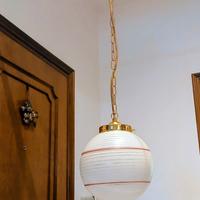 lampadario globo vetro opalino a righe 