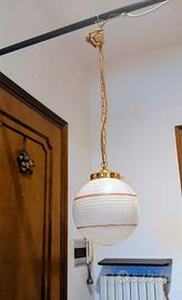 lampadario globo vetro opalino a righe 