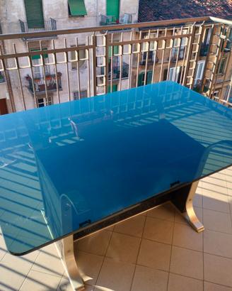 Tavolo con piano in vetro