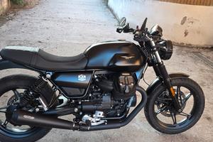 moto guzzi v7 stone nera anno 2022