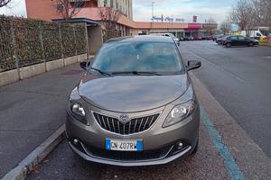 Lancia Ypsilon Hybrid Gold plus leggi descriz