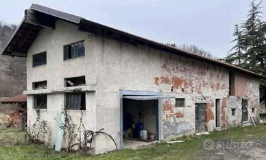 Immobile in asta di 381 m² con più di 5 locali a C
