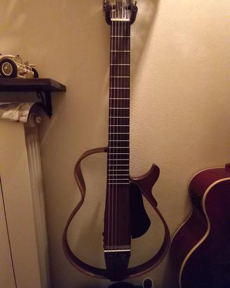 Chitarra Yamaha silente nylon.