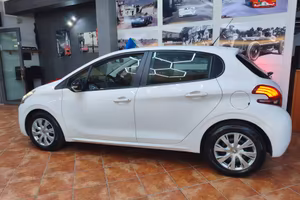 Peugeot 208 1.5 diesel pari al nuovo