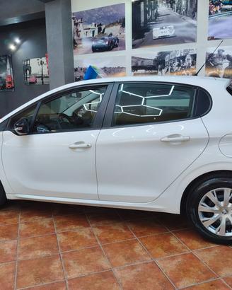 Peugeot 208 1.5 diesel pari al nuovo