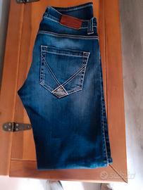 pantaloni jeans