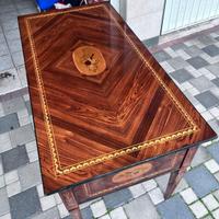 Scrivania con intarsio Maggiolini
