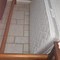 Leto singolo in doge in legno con materaso 