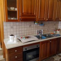 cucina con sportelli in legno