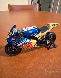 Modellino moto Yamaha Valentino Rossi 46