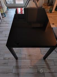 Tavolo pranzo in vetro nero