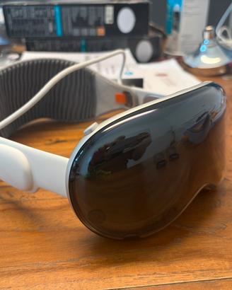 Apple Vision Pro (Chip M2, 2024)