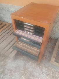 armadietto con 18 cassetti