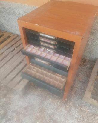 armadietto con 18 cassetti