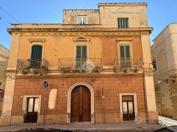 4 LOCALI A BRINDISI