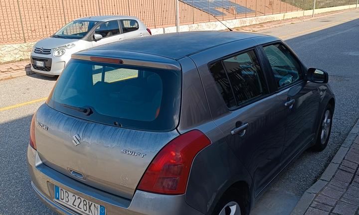 Suzuki Swift 