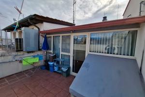 Appartamento arredato su tre livelli con terrazza