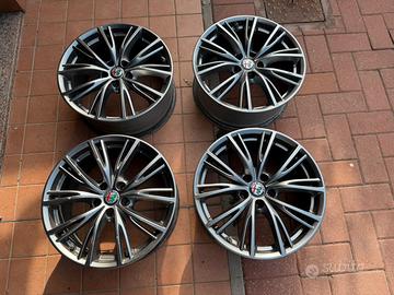 Cerchi in lega alfa Romeo Stelvio 18 pollici