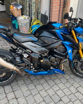 SUZUKI GSX S 750