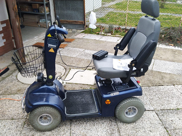 Scooter elettrico per disabili e anziani