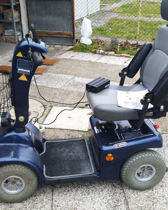 Scooter elettrico per disabili e anziani