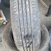 Treno di pneumatici 215/60 R16