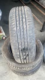 Treno di pneumatici 215/60 R16