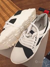 scarpe da ginnastica nuove
