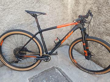 MTB DA 29 MARCA KTM    MYROON  MASTER CARBONIO