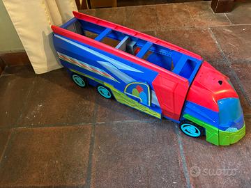 Super pigiamini - camion trasporta eroi