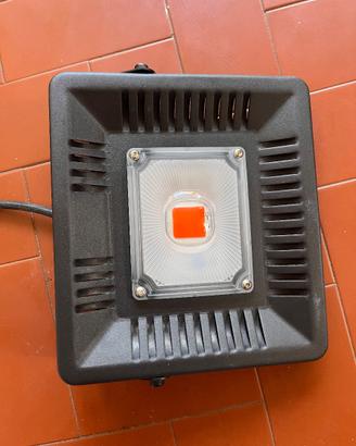 Faro LED COB full spectrum per coltivazione indoor