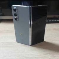 Samsung Z Fold 5 con tre cover e s pen