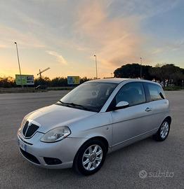 Lancia y 2007