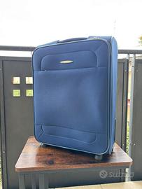trolley morbido di colore blu Roncato