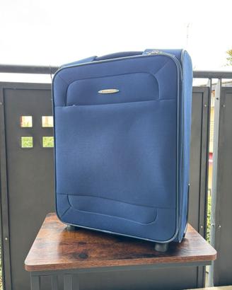 trolley morbido di colore blu Roncato