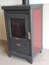 stufa a legna in ghisa.