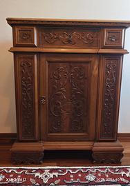 Mobile antico in legno